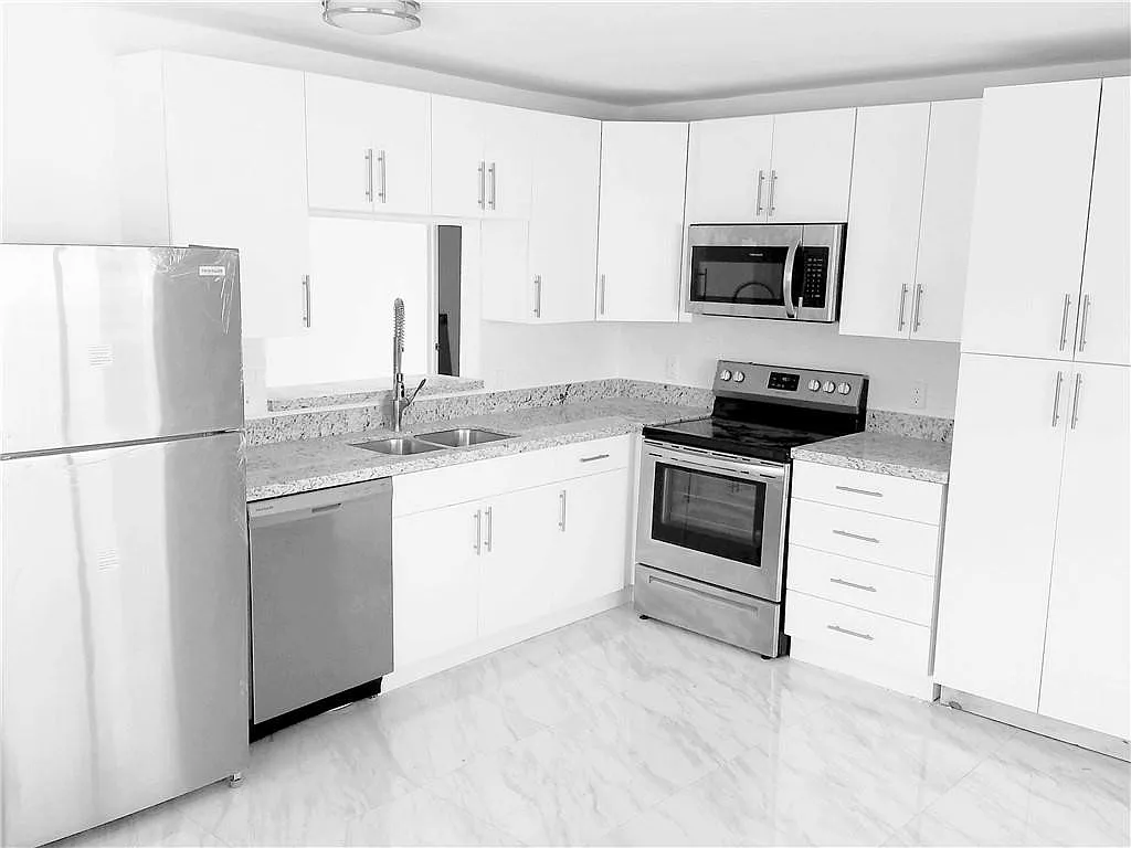 Building Photo - 1826 Johnson St #1834