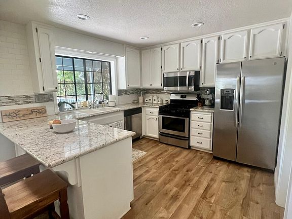 4th image of 3041 Camino Heights Dr