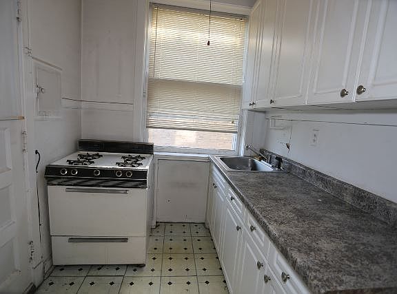 2nd image of 1923 W Winnemac Ave #2