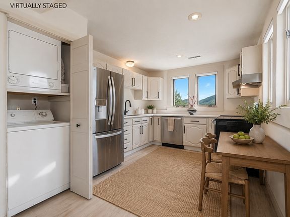 5th image of 494 Tamarack Drive