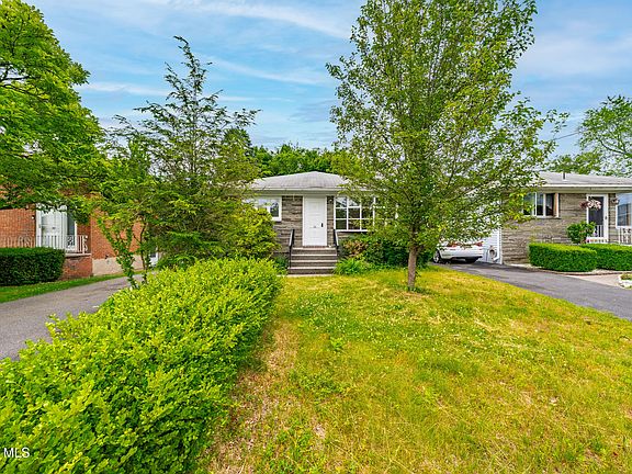 3rd image of 32 Carroll Avenue