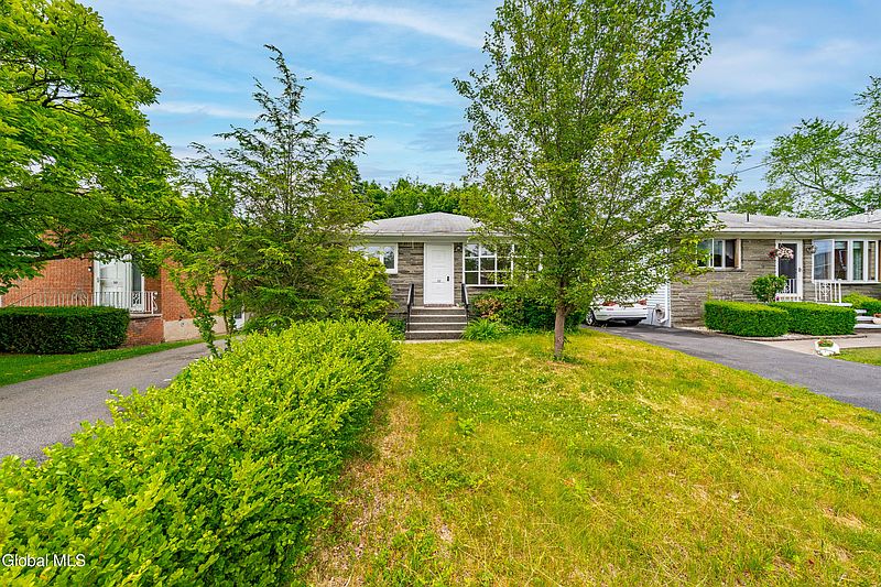 3rd image of 32 Carroll Avenue