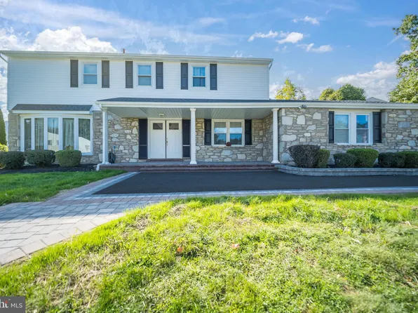 948 Robin Ln, Huntingdon Valley, PA 19006