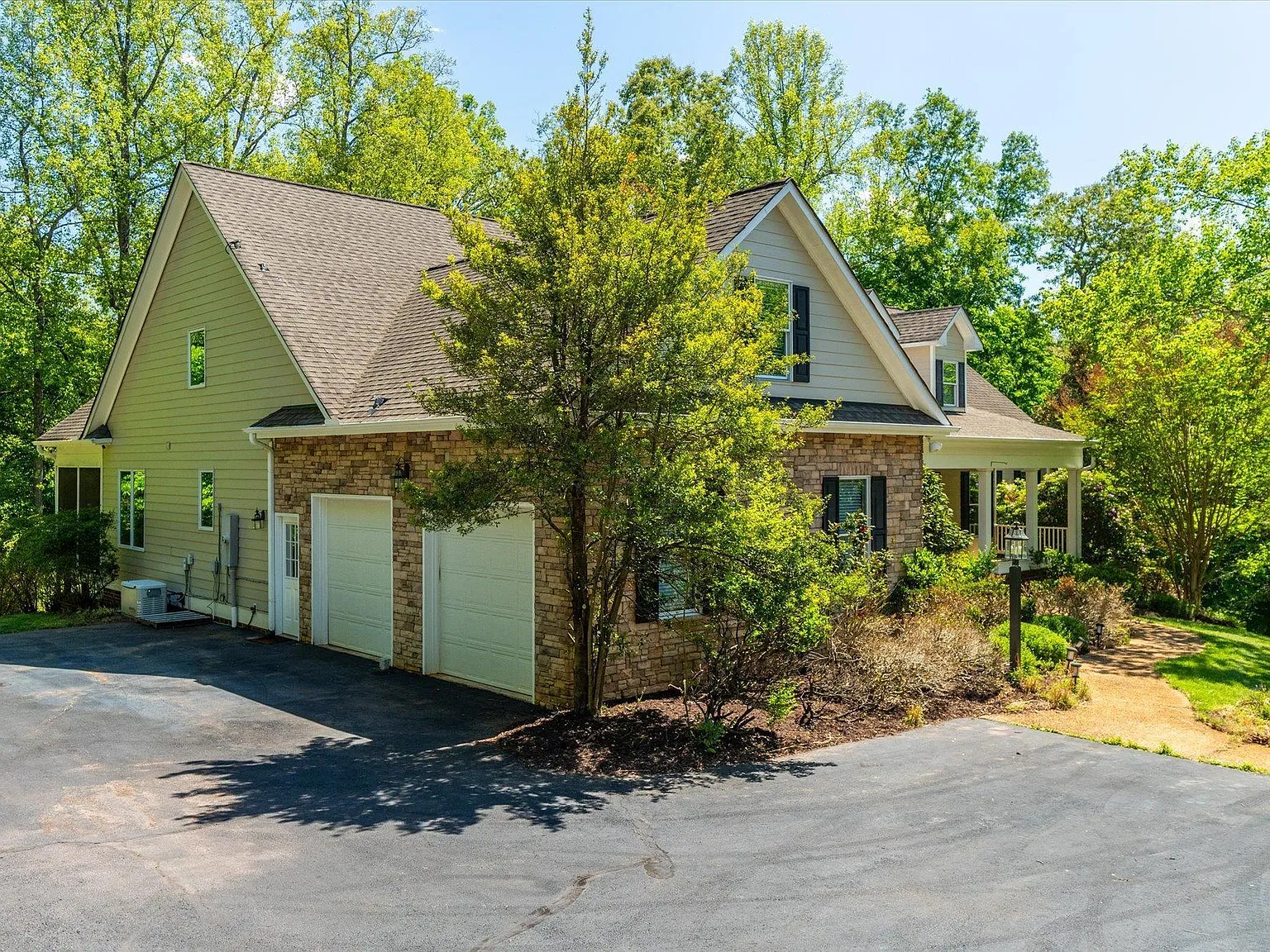5 bed, 6.0 bath, 5650 sqft, $4,000 — Photo 3