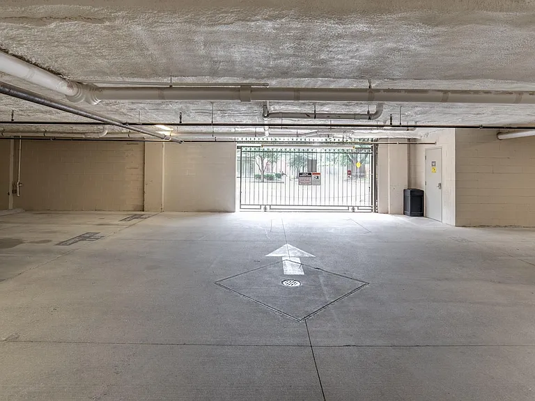 4819 Caroline St #308 — Photo 37