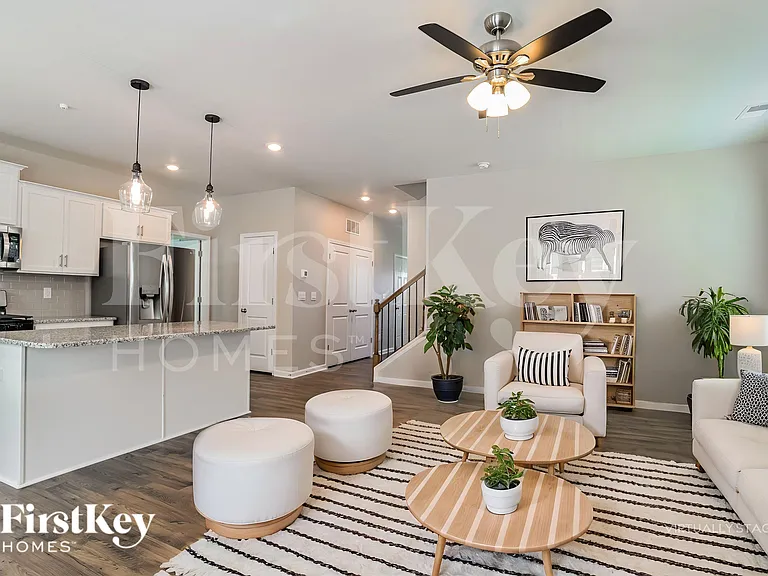 164 N Hill Ln — Photo 4