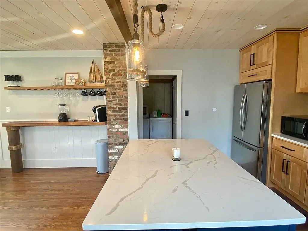 4 bed, 1536 sqft, $3,500 — Photo 3