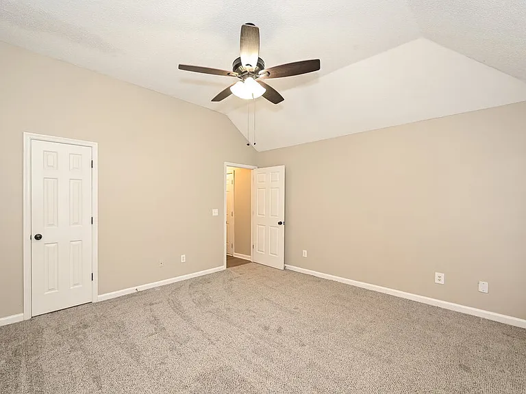 2204 Joann Dr — Photo 12