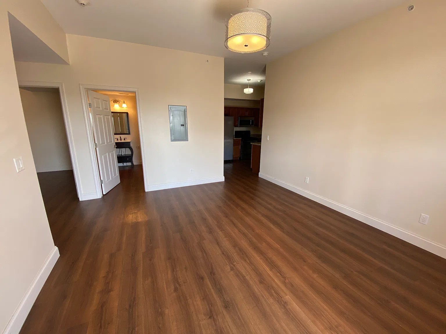 2 bed, 710 sqft, $1,650 — Photo 4