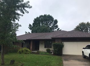 415 Hillcrest Ave, Nixa, MO 65714