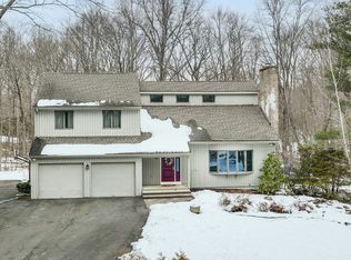 38 Carriage Dr, Farmington, CT 06032