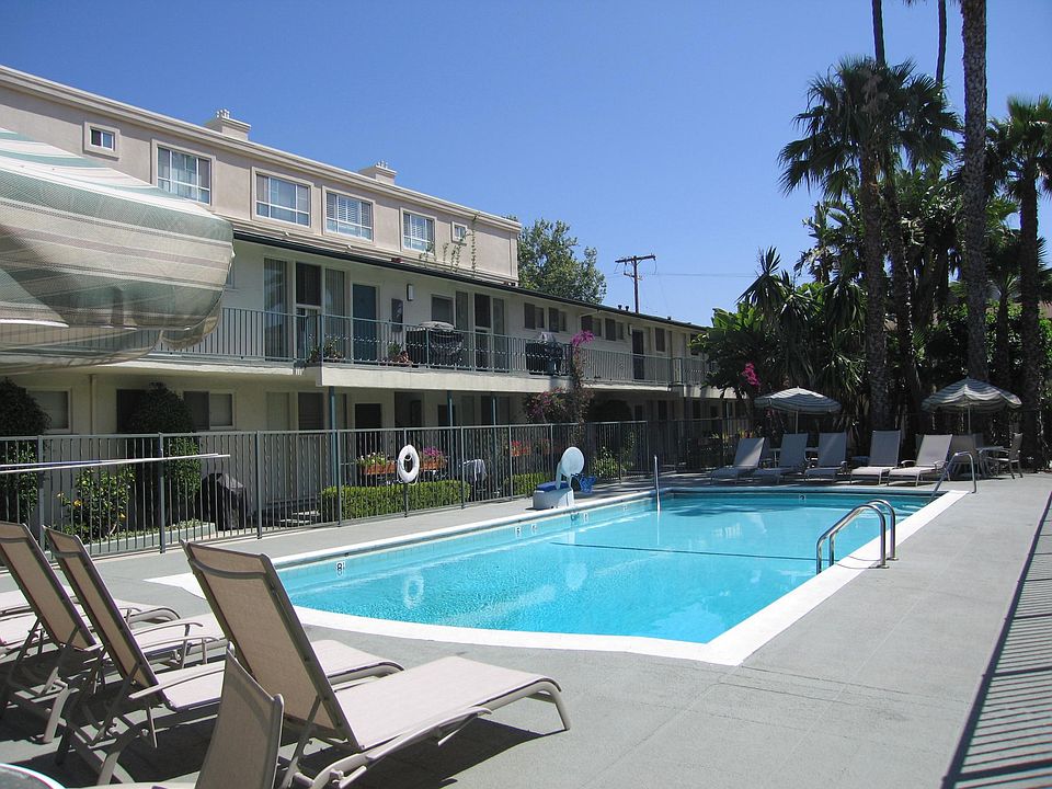 1st image of 605 S Barrington Ave APT 15