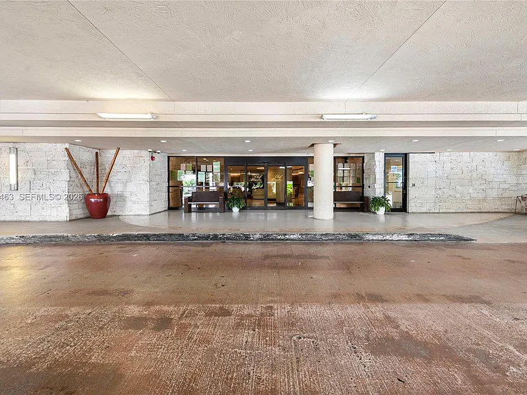2555 Collins Ave #403 — Photo 49