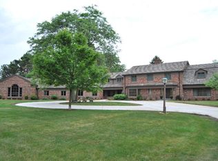 900 W Dean Rd, River Hills, WI 53217