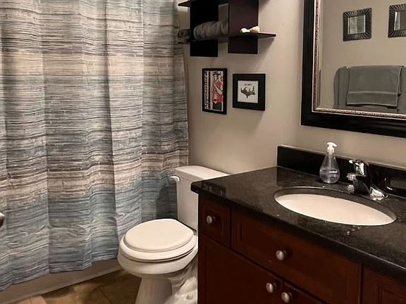 Hallway Bathroom/full shower for Bedroom 2