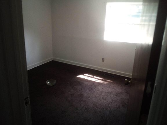 4th image of 4807 Center Dr #B