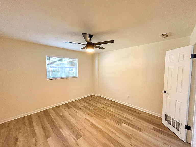 414 SE 8th St #G — Photo 11