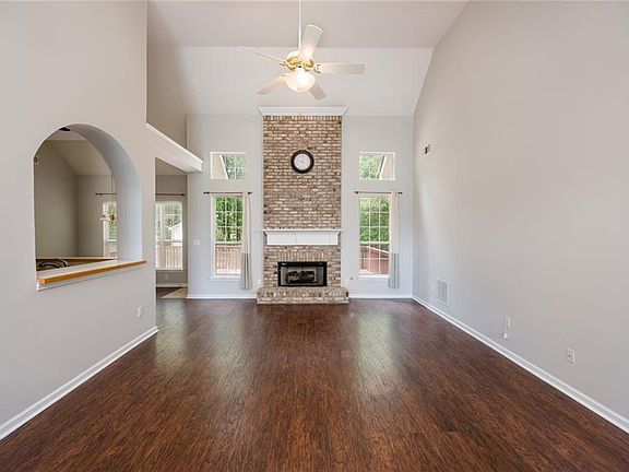 5th image of 4264 Milford Pl