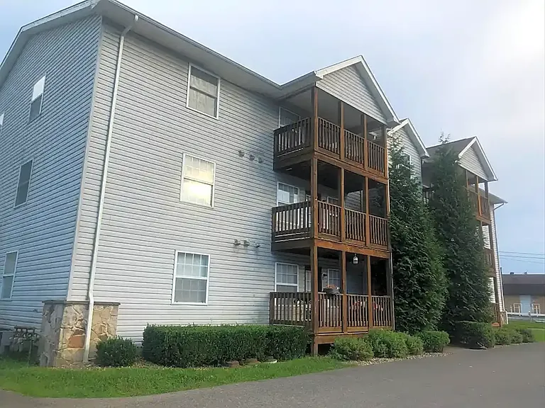 Hall Valley Apartments — Photo 6