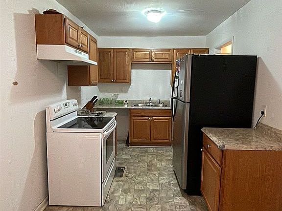 3rd image of 410 W Richland Ave
