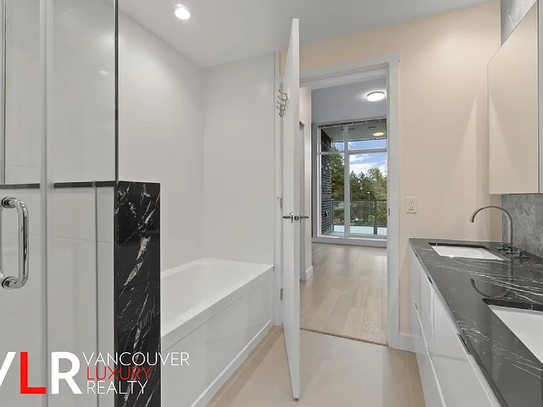 6733 Cambie St #303 — Photo 15