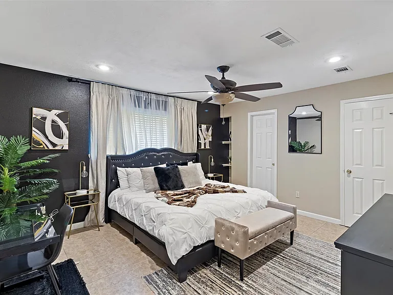 1405 Delabrook Ct — Photo 10