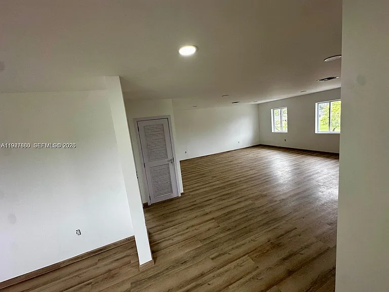 722 NW 6th Ct — Photo 31