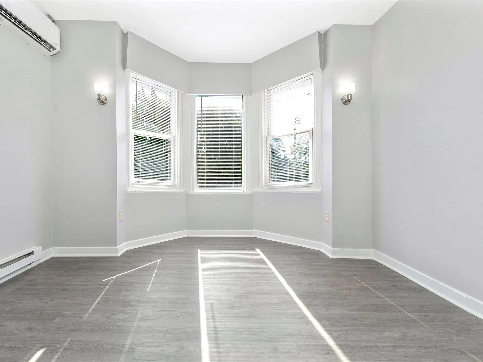 111 Elizabeth St — Photo 4