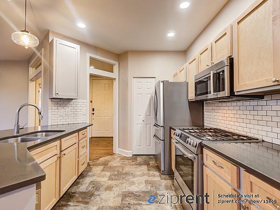 5th image of 635 SE Creekside Dr