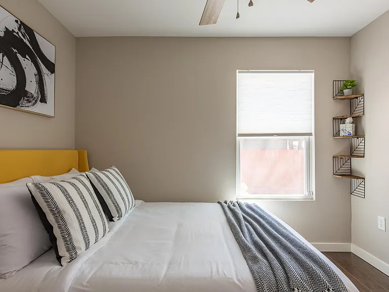 708 S Olive St — Photo 12