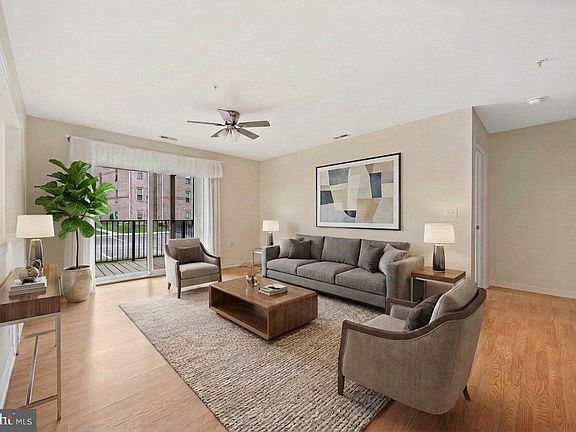 5th image of 3901 Darleigh Rd APT 1E