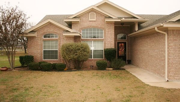 1st image of 105 Surrey Ln
