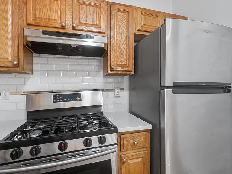 149 Grant Ave #2C — Photo 3