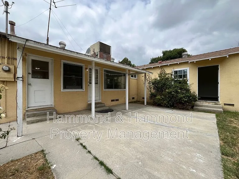 18003 Saticoy St — Photo 22