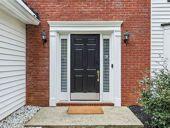 3rd image of 52 Bridle Ln