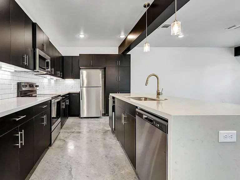 211 Lynn Dr — Photo 10
