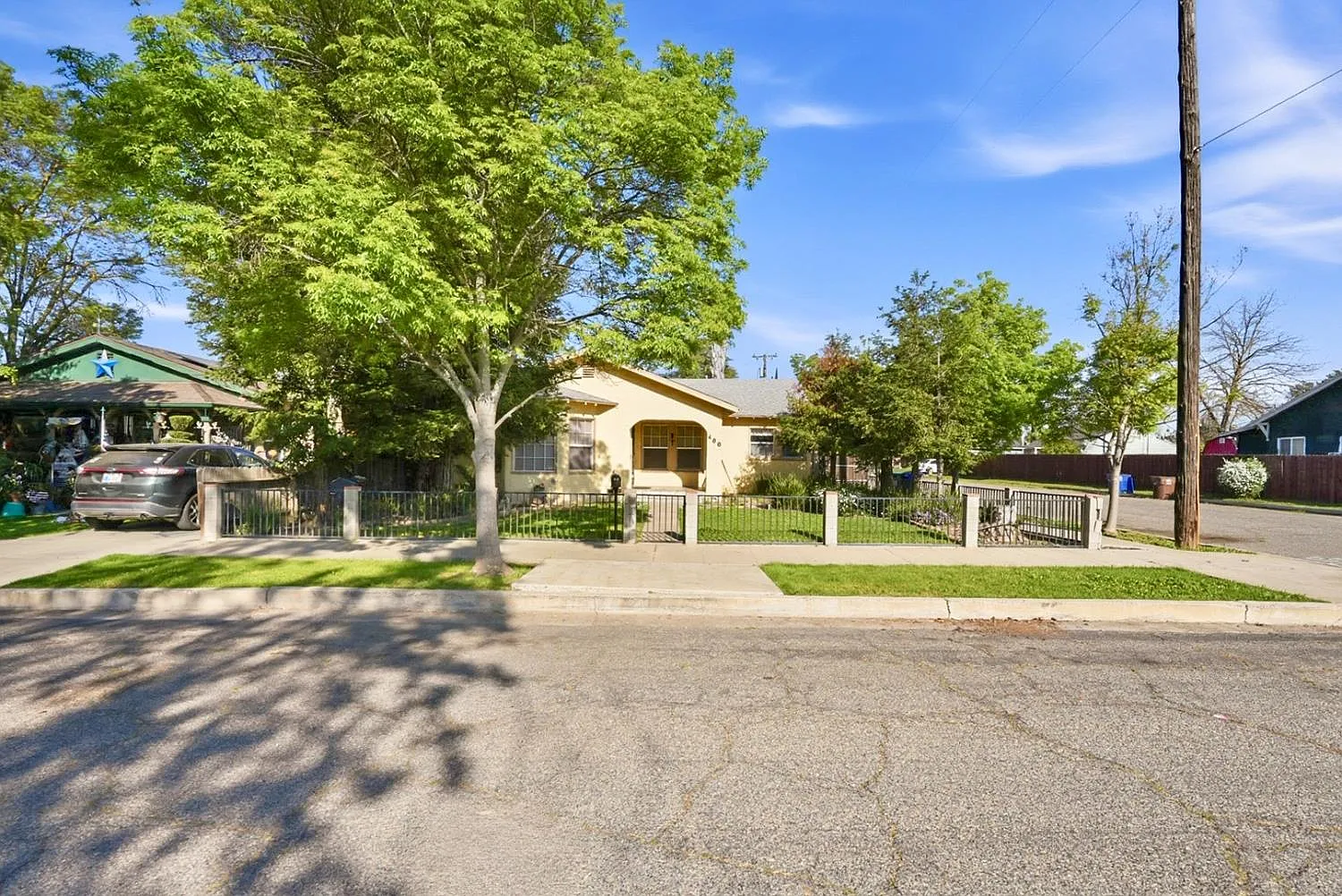 400 Monterey Ave photo 1