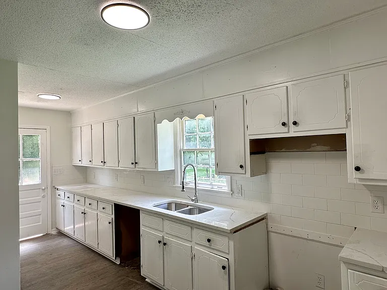 965 Parkway Dr — Photo 7