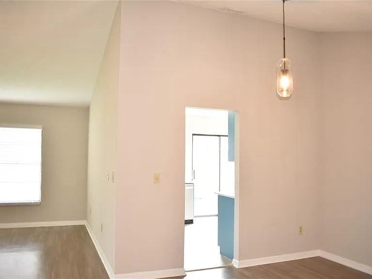 Aura Ct — Photo 5