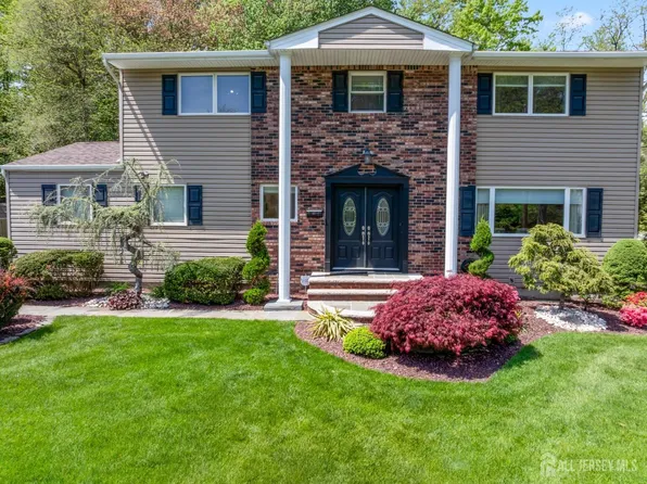 21 Colonial Dr, East Brunswick, NJ 08816