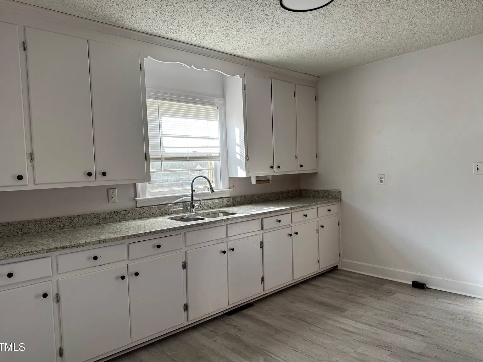 3 bed, 1158 sqft, $1,300 — Photo 1