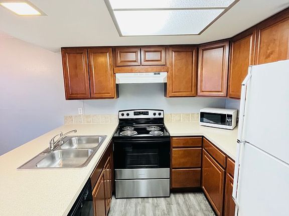 5th image of 103 Rockwell Ave APT B13