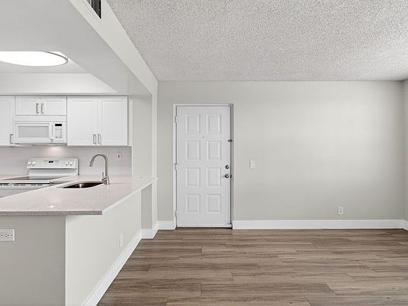 2nd image of 752 Executive Center Dr #24-11-24