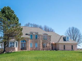 630 Upland Hills Dr, Chelsea, MI 48118