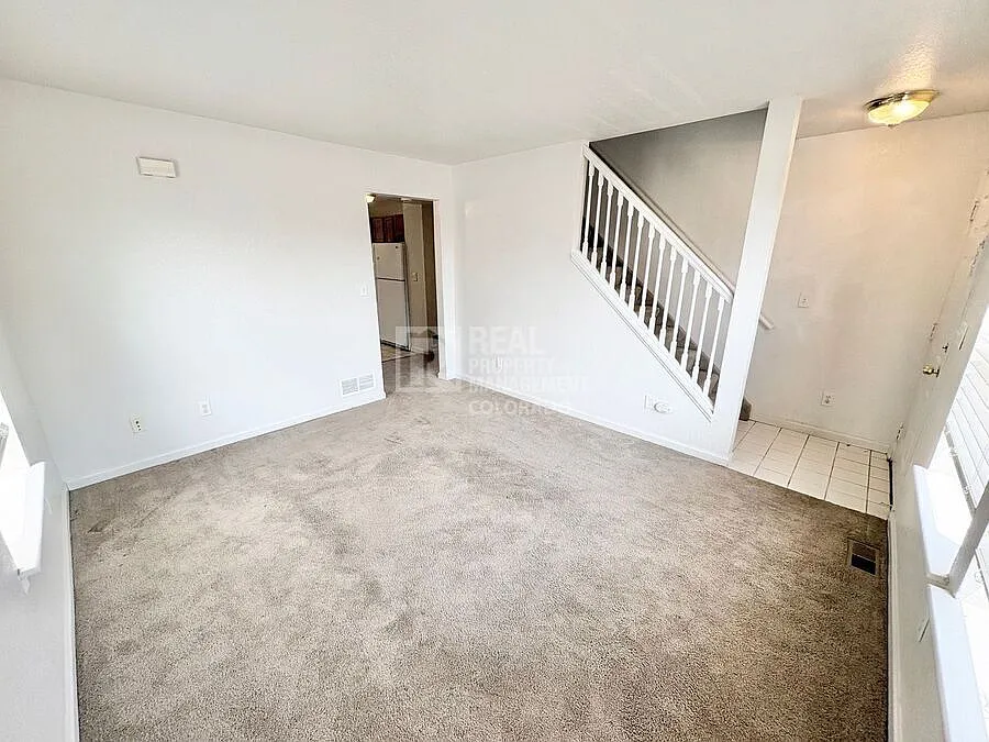 Charming 2BR Townhome with Fenced Yard & In-Unit Laundry Near High Line Canal Trail — Photo 3