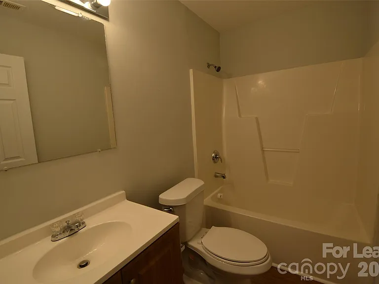 924 Junius St — Photo 20