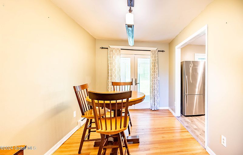 5th image of 22 Merryhill Road