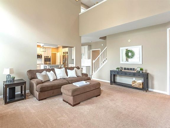 5th image of 252 E Columbine Ln
