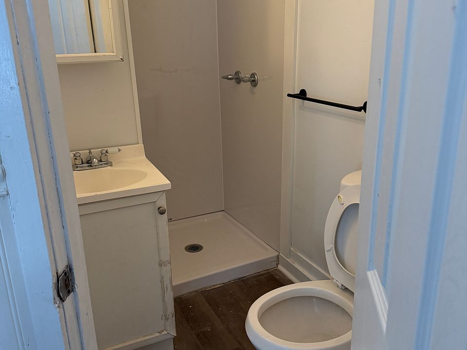 1st image of 22 Kendall St APT 2