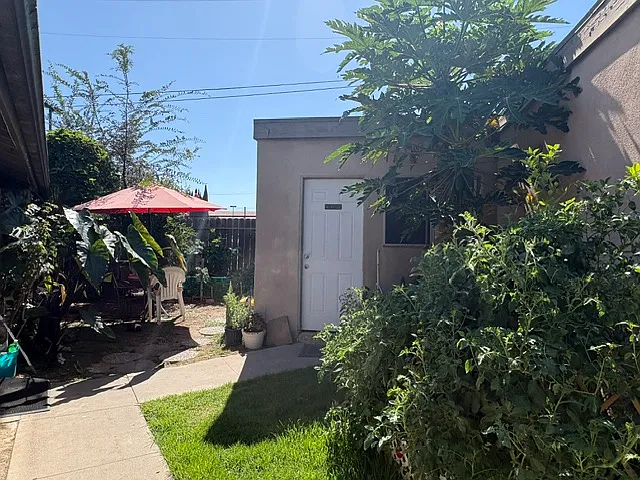 Front of Apartment & Laundry room